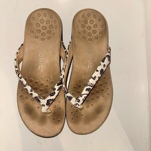 Vionic Leopard Dillion Sandals